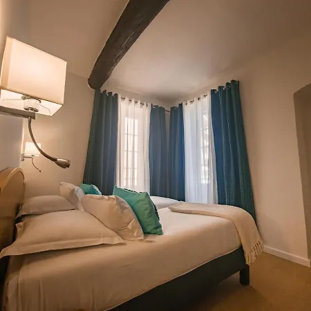 Posta Vecchia מלון 3*